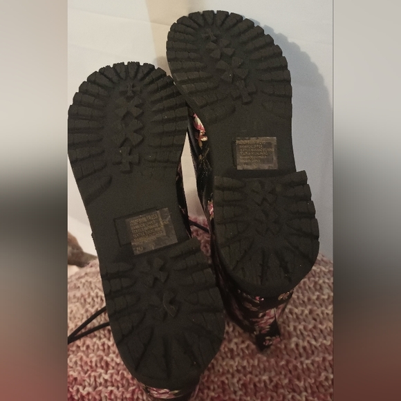 Jelly pop chunky hiking style floral lace up boots - Picture 9 of 9